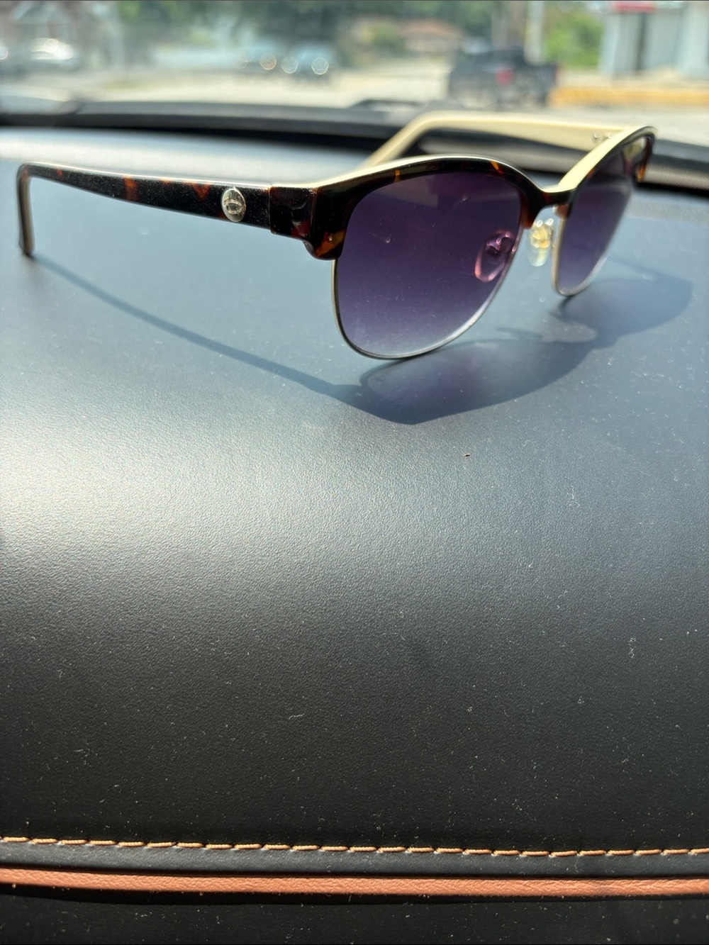 Oscar women’s Tortoiseshell Frame Sunglasses